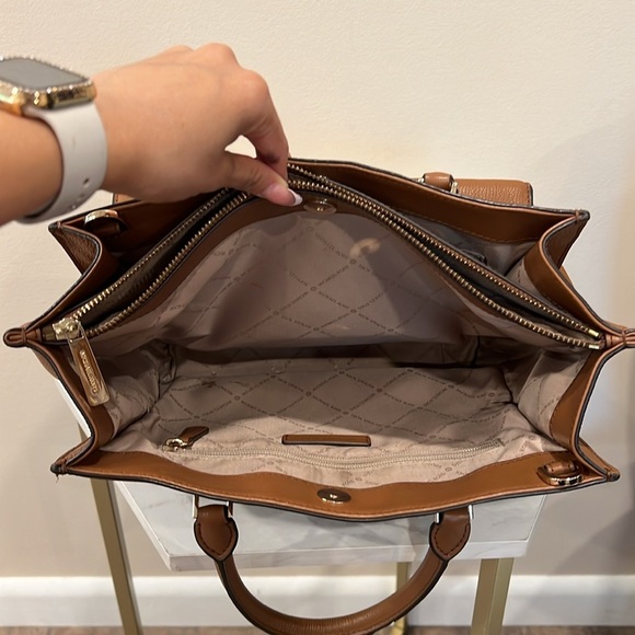 🔥Michael Kors Brown Satchel Bag with Structured Design🔥 - Picture 9 of 9